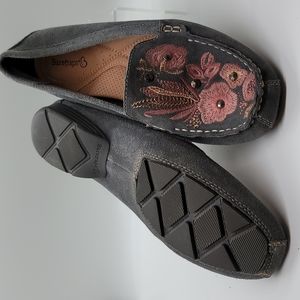 🍓baretraps otella embroidered suede loafer 7.5